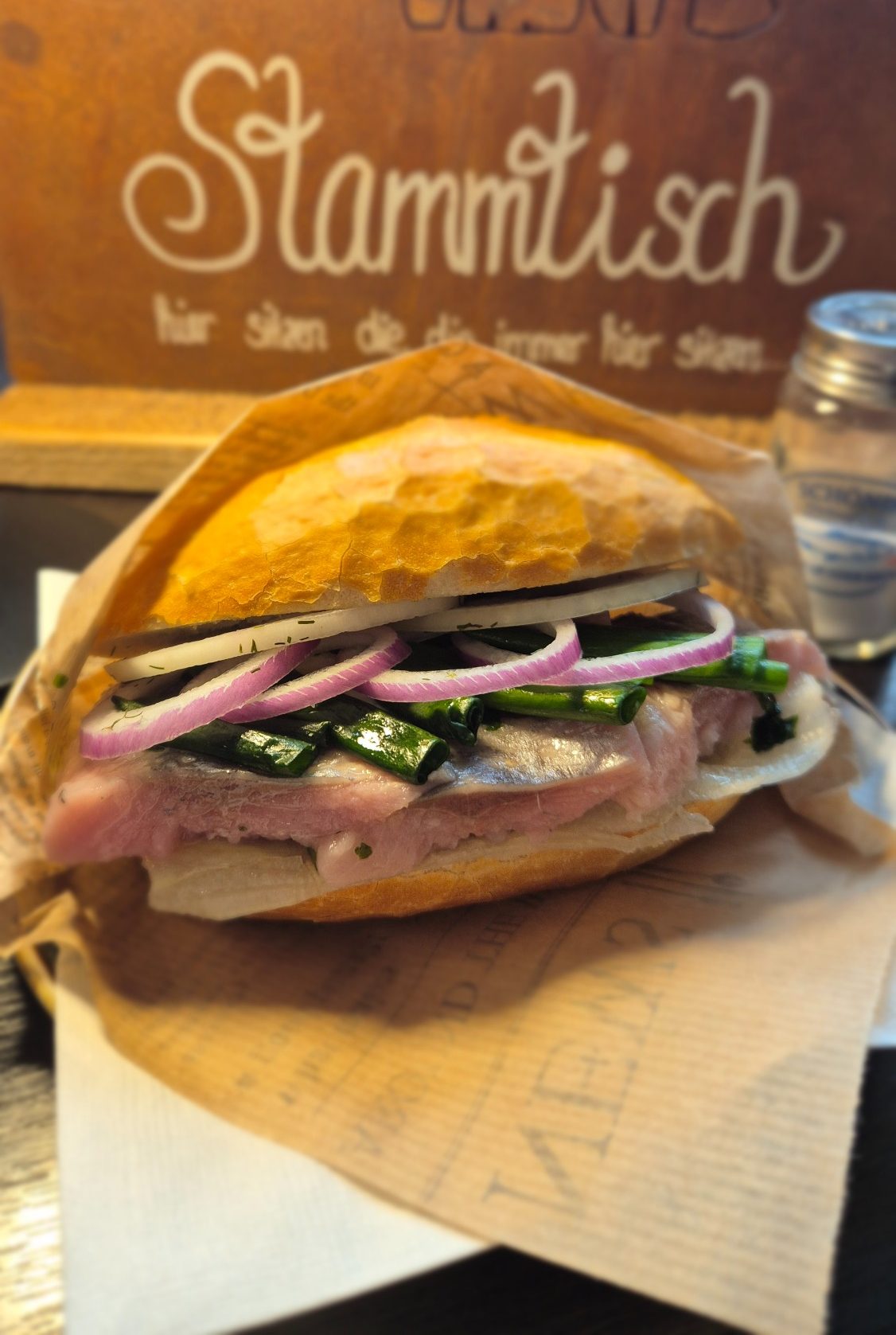 Frisch belegte Fischbrötchen in Bergen auf Rügen