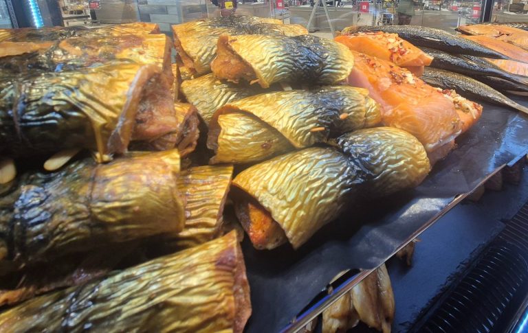 Frisch geräucherter Fisch auf Rügen